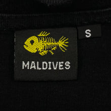 Load image into Gallery viewer, MALDIVES Shark Animal Souvenir Spellout Graphic T-Shirt