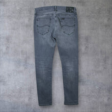 Load image into Gallery viewer, Lee "Daren" Grey Slim Straight Stretch Denim Jeans
