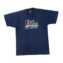 Load image into Gallery viewer, Vintage 90&#39;s Screen Stars THE FIRST STATE &quot;Delaware&quot; Souvenir Graphic Single Stitch T-Shirt
