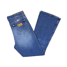 Load image into Gallery viewer, WRANGLER &quot;Westward Bootcut&quot; Classic High Waisted Blue Denim Jeans
