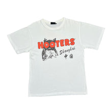 Load image into Gallery viewer, Early 00&#39;s HOOTERS &quot;Shanghai&quot; Souvenir Logo Spellout Graphic T-Shirt
