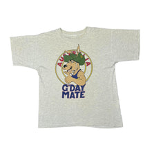 Load image into Gallery viewer, Vintage 90&#39;s G&#39;DAY MATE &quot;Australia&quot; Kangaroo Cartoon Souvenir Spellout Graphic T-Shirt
