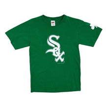 Load image into Gallery viewer, Anvil (2005) MLB CHICAGO WHITE SOX Baseball Logo Spellout Graphic Green T-Shirt

