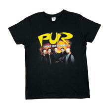 Load image into Gallery viewer, PUR &quot;Licht Ins Dunkel&quot; Graphic Spellout German Pop Rock Music Band T-Shirt

