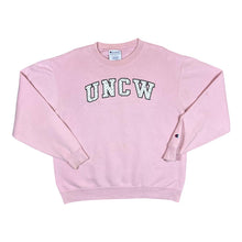 Load image into Gallery viewer, Champion UNCW College Spellout Graphic Pink Crewneck Sweatshirt
