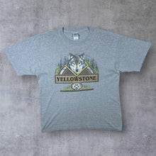 Load image into Gallery viewer, Early 00's Yellowstone National Park Wolf Wildlife Souvenir Grey Short Sleeve T-Shirt
