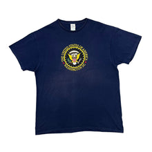 Load image into Gallery viewer, Vintage Delta THE UNITED STATES OF AMERICA &quot;Washington DC&quot; Embroidered Sigil Souvenir Graphic T-Shirt
