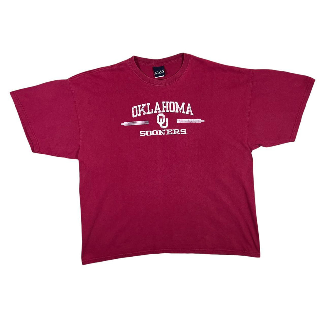 OKLAHOMA SOONERS Distressed Style College Logo Spellout Graphic Burgundy Red T-Shirt