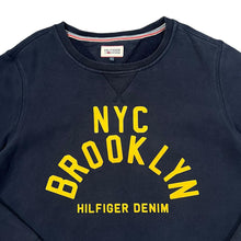 Load image into Gallery viewer, HILFIGER DENIM Tommy Hilfiger "NYC Brooklyn" Graphic Spellout Crewneck Sweatshirt
