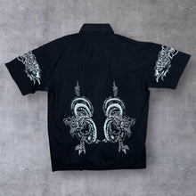 Load image into Gallery viewer, Early 00&#39;s Freewear Skate Gothic Y2K Tribal Dragon Graphic Black Short Sleeve Shirt
