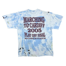 Load image into Gallery viewer, WEST HAM UNITED &quot;Play Off Final 2005&quot; Football Souvenir Graphic Tie Dye Distressed T-Shirt
