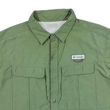 Load image into Gallery viewer, COLUMBIA SPORTSWEAR Omni-Shield Khaki Green Outdoor Utility Short Sleeve Tactel Polyamide Shirt
