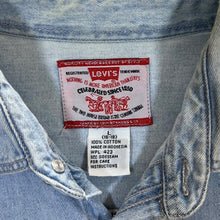 Load image into Gallery viewer, Vintage LEVI&#39;S Classic Blue Wash Denim Metal Button Long Sleeve Shirt
