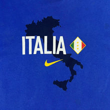 Load image into Gallery viewer, Early 00&#39;s NIKE ITALIA Francesco Totti Italian Football Logo Spellout Graphic T-Shirt
