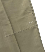 Load image into Gallery viewer, NIKE GOLF Classic Front Pleat Embroidered Mini Logo Shorts
