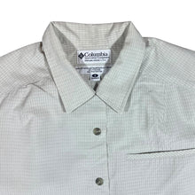 Load image into Gallery viewer, Early 00&#39;s COLUMBIA GRT Rugged Trekking Subtle Check Utility Short Sleeve Shirt
