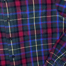 Load image into Gallery viewer, Vintage L.L.Bean "Traditional Fit" Plaid Check Long Sleeve Button-Down Flannel Shirt
