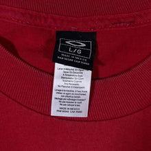 Load image into Gallery viewer, Early 00&#39;s Oakley Skater Surfer Spellout Graphic Red Short Sleeve T-Shirt
