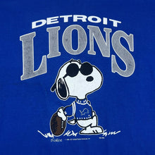 Load image into Gallery viewer, Vintage 90&#39;s NFL Detroit Lions Peanuts Snoopy Football Graphic Single Stitch T-Shirt
