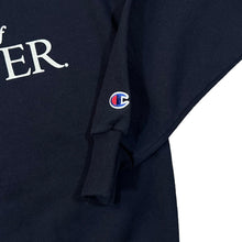 Load image into Gallery viewer, Champion UNIVERSITY OF ROCHESTER College Logo Spellout Graphic Crewneck Sweatshirt
