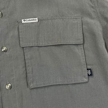 Load image into Gallery viewer, Vintage COLUMBIA SPORTSWEAR Subtle Khaki Check Short Sleeve Shirt
