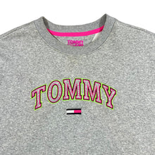 Load image into Gallery viewer, TOMMY JEANS Tommy Hilfiger Embroidered Big Logo Spellout Cropped Crewneck Sweatshirt
