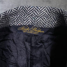 Load image into Gallery viewer, Vintage Brooks Brothers Made In Scotland Grey Herringbone Tweed Style Sports Coat Blazer
