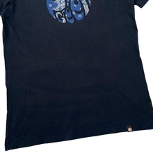 Load image into Gallery viewer, PRETTY GREEN Embroidered Big Logo Spellout Mod Paisley Patterned Cotton T-Shirt
