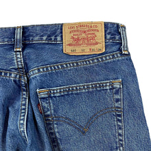 Load image into Gallery viewer, LEVI&#39;S 522 Slim Tapered Classic Blue Denim Jeans
