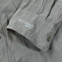 Load image into Gallery viewer, COLUMBIA SPORTSWEAR &quot;GRT&quot; Classic Grey Modal Polyester Long Sleeve Zip Pocket Shirt
