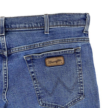 Load image into Gallery viewer, WRANGLER &quot;Regular Fit&quot; Classic Blue Denim Straight Leg Jeans
