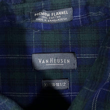 Load image into Gallery viewer, Vintage Van Heusen "Premium Flannel" Plaid Check Long Sleeve Cotton Flannel Shirt
