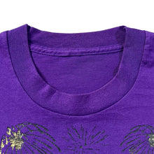 Load image into Gallery viewer, Vintage 90&#39;s LOUISVILLE &quot;Kentucky&quot; Gold Foil Effect Souvenir Graphic Single Stitch T-Shirt
