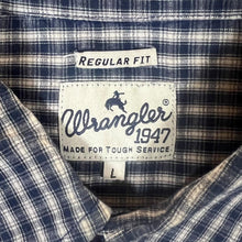 Load image into Gallery viewer, Early 00's WRANGLER "Regular Fit" Plaid Check Mini Pocket Logo Short Sleeve Shirt
