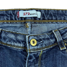 Load image into Gallery viewer, LEVI&#39;S 572 &quot;Boot Cut&quot; Classic Blue Denim Zipper Fly Jeans
