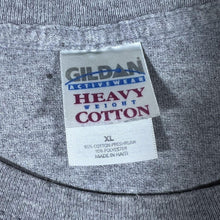 Load image into Gallery viewer, Early 00's Yellowstone National Park Wolf Wildlife Souvenir Grey Short Sleeve T-Shirt
