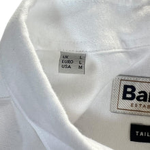 Load image into Gallery viewer, Barbour &quot;Tailored Fit&quot; Classic White Mini Logo Long Sleeve Button-Up Cotton Shirt

