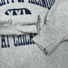 Load image into Gallery viewer, Vintage 90&#39;s CHAMPION Reverse Weave UNIVERSITY OF ILLINOIS AT CHICAGO College Graphic Crewneck Sweatshirt
