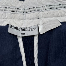 Load image into Gallery viewer, Early 00’s MOUNTAIN PASS Classic Corduroy Cord Straight Leg Trousers Jeans
