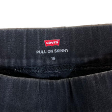 Load image into Gallery viewer, LEVI&#39;S &quot;Pull On Skinny&quot; Classic Black Skinny Jeans
