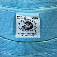 Load image into Gallery viewer, Vintage ANTIGUA "No Worries" Parrot Cartoon Souvenir Spellout Graphic T-Shirt
