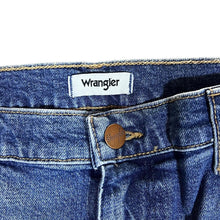 Load image into Gallery viewer, WRANGLER &quot;Westward Bootcut&quot; Classic High Waisted Blue Denim Jeans
