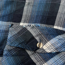 Load image into Gallery viewer, Early 00’s VAN HEUSEN “Winterweights” Tartan Plaid Check Long Sleeve Flannel Shirt
