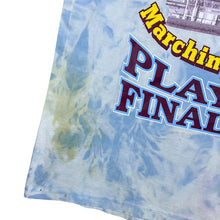 Load image into Gallery viewer, WEST HAM UNITED &quot;Play Off Final 2005&quot; Football Souvenir Graphic Tie Dye Distressed T-Shirt
