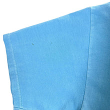 Load image into Gallery viewer, Vintage ANTIGUA "No Worries" Parrot Cartoon Souvenir Spellout Graphic T-Shirt
