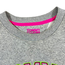 Load image into Gallery viewer, TOMMY JEANS Tommy Hilfiger Embroidered Big Logo Spellout Cropped Crewneck Sweatshirt

