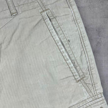 Load image into Gallery viewer, Levi&#39;s White Tab Classic Beige Cotton Cargo Shorts
