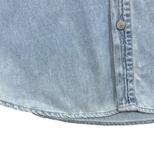 Load image into Gallery viewer, Vintage LEVI&#39;S Classic Blue Wash Denim Metal Button Long Sleeve Shirt
