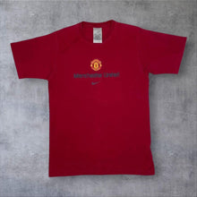 Load image into Gallery viewer, Early 00’s Nike Manchester United FC Football Logo Spellout Graphic T-Shirt
