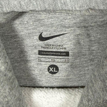 Load image into Gallery viewer, Nike NFL New England Patriots "Super Bowl XLIX" Football Graphic Grey Hoodie
